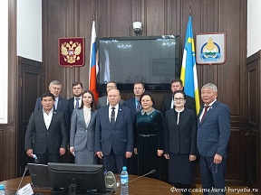 В Народном Хурале Бурятии приняли вице-спикера Парламента Монголии В Народном Хурале Бурятии приняли вице-спикера Парламента Монголии